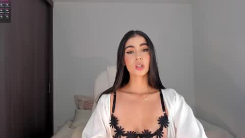 Snapshot of rebeccabaxter chatting on 02-12-25, 12:27 Rebecca online show from 02-12-25, 12:27