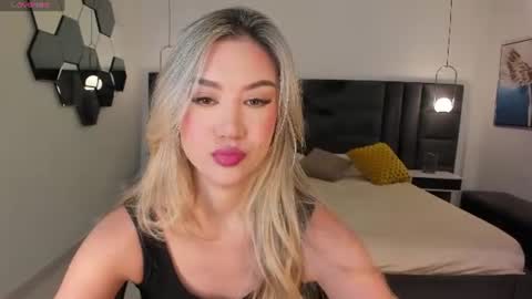Rebe online show from 06-17-26, 07:04