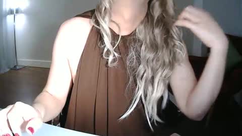 Snapshot of rebeccasoftly chatting on 01-15-26, 06:55 Nadiahorny online show from 01-15-26, 06:55