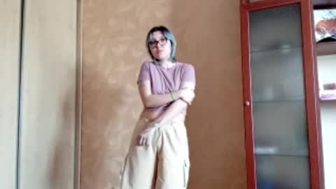 Snapshot of rebeckaaspinwall chatting on 03-09-26, 09:13 Zoe online show from 03-09-26, 09:13