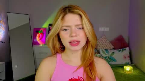 Snapshot of red__candy chatting on 10-21-25, 02:18 red__candy online show from 10-21-25, 02:18