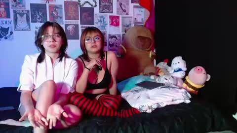 red_cherry2 online show from 06-19-26, 07:34