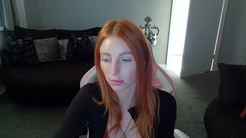 Snapshot of red_firesquirt chatting on 09-25-25, 02:21 Red - online show from 09-25-25, 02:21