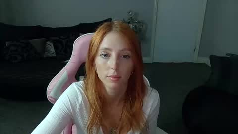 Snapshot of red_firesquirt chatting on 10-08-25, 02:04 Red - online show from 10-08-25, 02:04