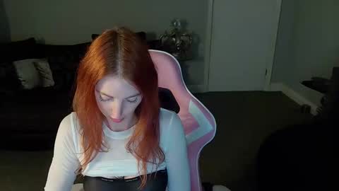 Snapshot of red_firesquirt chatting on 11-04-25, 03:22 Red - online show from 11-04-25, 03:22