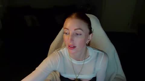 Snapshot of red_firesquirt chatting on 11-05-25, 03:45 Red - online show from 11-05-25, 03:45