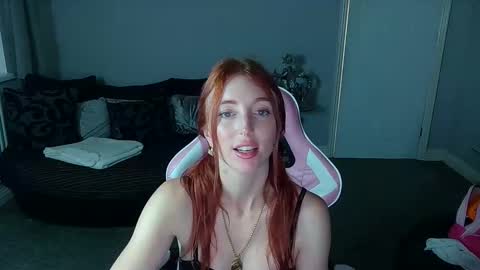 Snapshot of red_firesquirt chatting on 11-12-25, 03:12 Red - online show from 11-12-25, 03:12