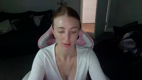 Snapshot of red_firesquirt chatting on 03-11-26, 12:22 Red - online show from 03-11-26, 12:22
