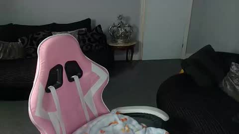 Snapshot of red_firesquirt chatting on 03-26-26, 05:29 Red - online show from 03-26-26, 05:29