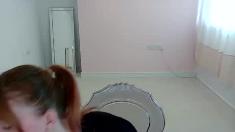 Snapshot of red_firesquirt chatting on 06-10-26, 02:16 Red - online show from 06-10-26, 02:16