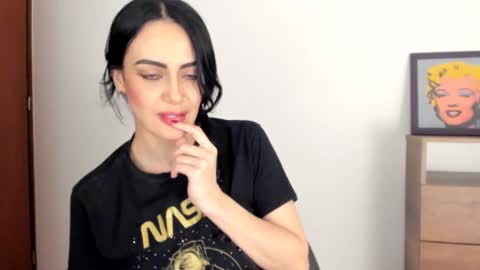 red_flower203 online show from 10-09-25, 12:41