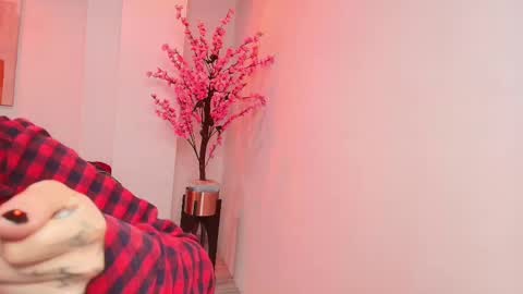 Snapshot of red_moonx chatting on 01-29-25, 01:16 Res Moon online show from 01-29-25, 01:16