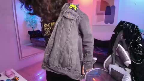 Snapshot of red_moonx chatting on 10-13-25, 11:21 Res Moon online show from 10-13-25, 11:21