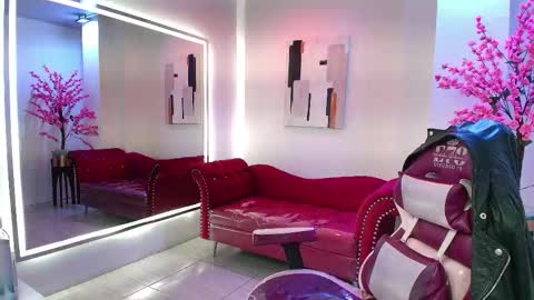 Snapshot of red_moonx chatting on 10-24-25, 08:05 Res Moon online show from 10-24-25, 08:05