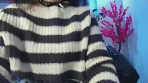 Snapshot of red_moonx chatting on 10-31-25, 11:33 Res Moon online show from 10-31-25, 11:33