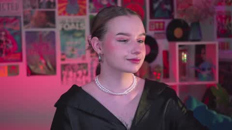 QUEEN OF EVIL online show from 12-21-24, 08:32