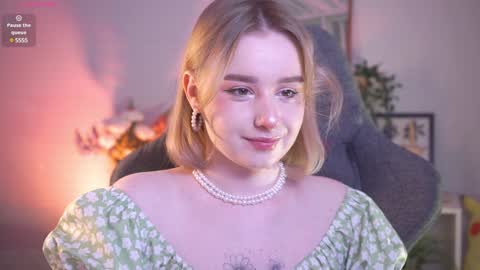 QUEEN OF EVIL online show from 12-26-24, 08:42