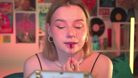 QUEEN OF EVIL online show from 12-27-24, 07:46