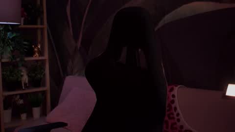 QUEEN OF EVIL online show from 09-21-25, 02:13