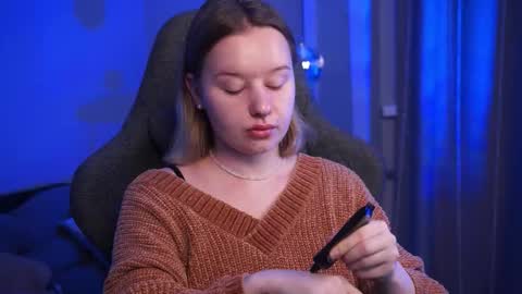 QUEEN OF EVIL online show from 10-19-25, 02:12