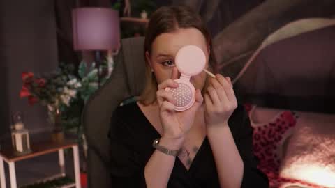 QUEEN OF EVIL online show from 10-26-25, 02:06