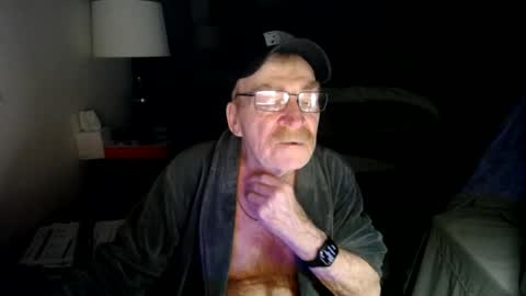 Snapshot of redbare12007 chatting on 06-14-26, 07:43 Red online show from 06-14-26, 07:43