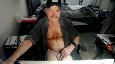 Snapshot of redbare12007 chatting on 06-15-26, 04:20 Red online show from 06-15-26, 04:20