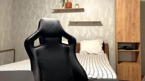 Snapshot of redbullshine chatting on 09-23-25, 01:36 redbullshine online show from 09-23-25, 01:36