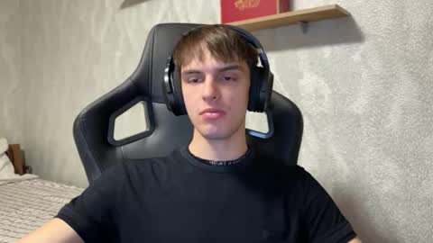 Snapshot of redbullshine chatting on 09-27-25, 02:11 redbullshine online show from 09-27-25, 02:11