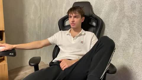 Snapshot of redbullshine chatting on 10-11-25, 02:44 redbullshine online show from 10-11-25, 02:44