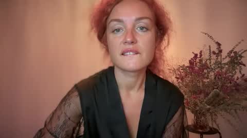 Snapshot of reddgirll chatting on 10-11-25, 09:35 reddgirll online show from 10-11-25, 09:35