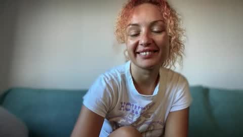 Snapshot of reddgirll chatting on 10-20-25, 09:32 reddgirll online show from 10-20-25, 09:32