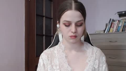 Snapshot of redhead_rabbit chatting on 12-12-24, 06:14 Lily online show from 12-12-24, 06:14