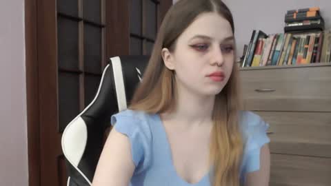 Snapshot of redhead_rabbit chatting on 12-21-24, 02:30 Lily online show from 12-21-24, 02:30