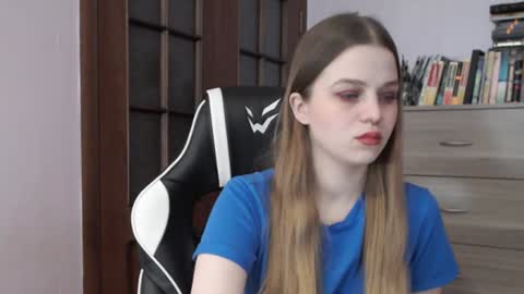 Snapshot of redhead_rabbit chatting on 12-28-24, 03:26 Lily online show from 12-28-24, 03:26