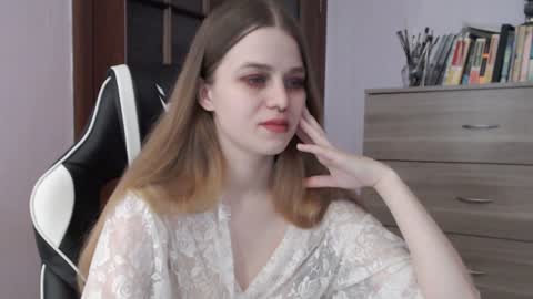 Snapshot of redhead_rabbit chatting on 12-29-24, 06:14 Lily online show from 12-29-24, 06:14