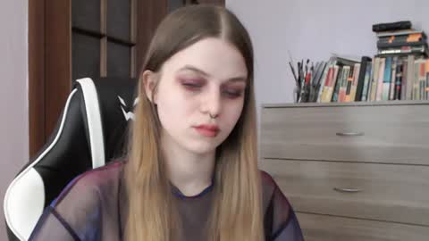 Snapshot of redhead_rabbit chatting on 12-30-24, 06:20 Lily online show from 12-30-24, 06:20