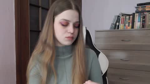 Snapshot of redhead_rabbit chatting on 01-09-25, 02:33 Lily online show from 01-09-25, 02:33