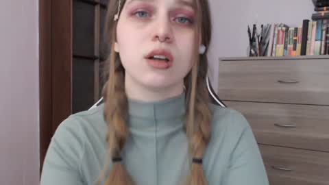 Snapshot of redhead_rabbit chatting on 01-26-25, 03:38 Lily online show from 01-26-25, 03:38