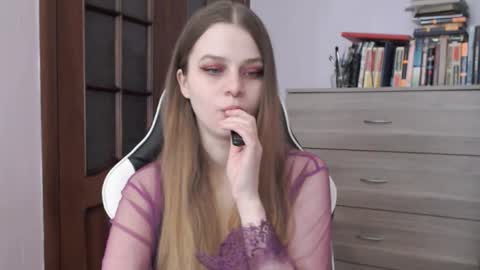 Snapshot of redhead_rabbit chatting on 03-08-25, 02:34 Lily online show from 03-08-25, 02:34