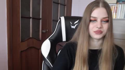 Snapshot of redhead_rabbit chatting on 09-22-25, 02:24 Lily online show from 09-22-25, 02:24