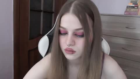 Snapshot of redhead_rabbit chatting on 09-29-25, 03:11 Lily online show from 09-29-25, 03:11