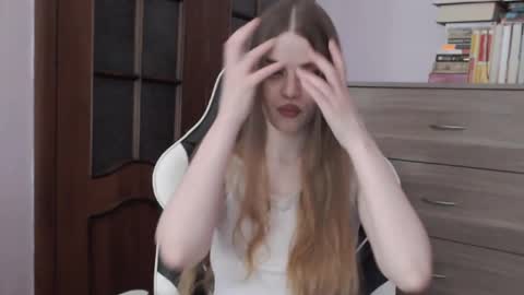 Snapshot of redhead_rabbit chatting on 10-27-25, 02:26 Lily online show from 10-27-25, 02:26