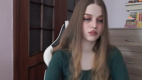 Snapshot of redhead_rabbit chatting on 10-28-25, 02:04 Lily online show from 10-28-25, 02:04