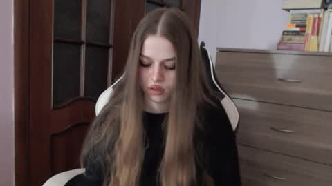 Snapshot of redhead_rabbit chatting on 11-09-25, 02:10 Lily online show from 11-09-25, 02:10