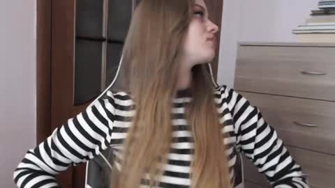 Lily online show from 05-14-26, 02:18