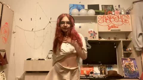 Snapshot of redheadcatxd chatting on 04-08-26, 09:26 Eva online show from 04-08-26, 09:26