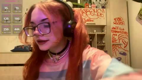 Snapshot of redheadcatxd chatting on 04-19-26, 09:28 Eva online show from 04-19-26, 09:28