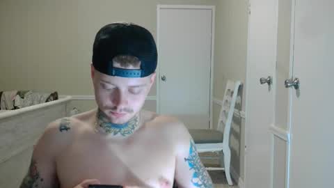 Snapshot of redinthebed chatting on 02-05-25, 03:02 InkedGinger online show from 02-05-25, 03:02