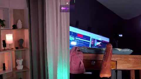 Red Jasmine online show from 06-19-26, 12:37
